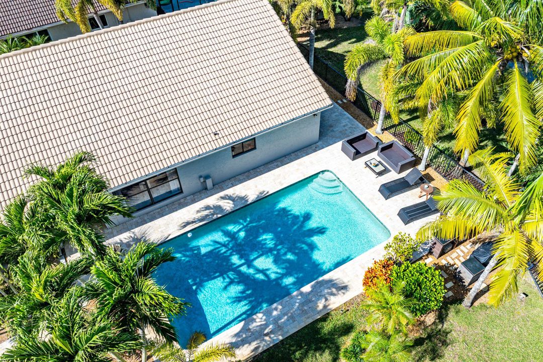 For Sale: $675,000 (2 beds, 2 baths, 1939 Square Feet)