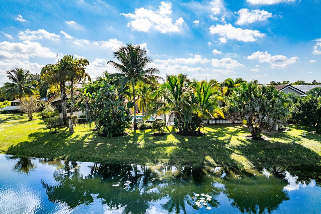 For Sale: $675,000 (2 beds, 2 baths, 1939 Square Feet)