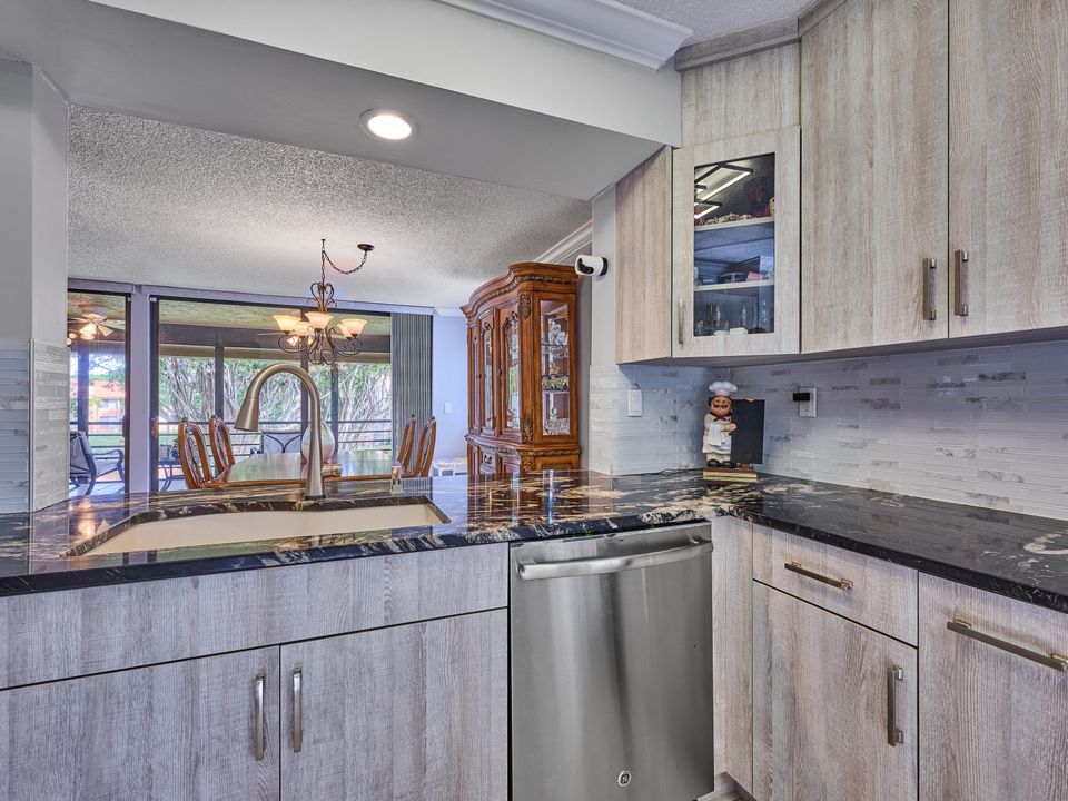 En Venta: $335,000 (3 camas, 2 baños, 1549 Pies cuadrados)