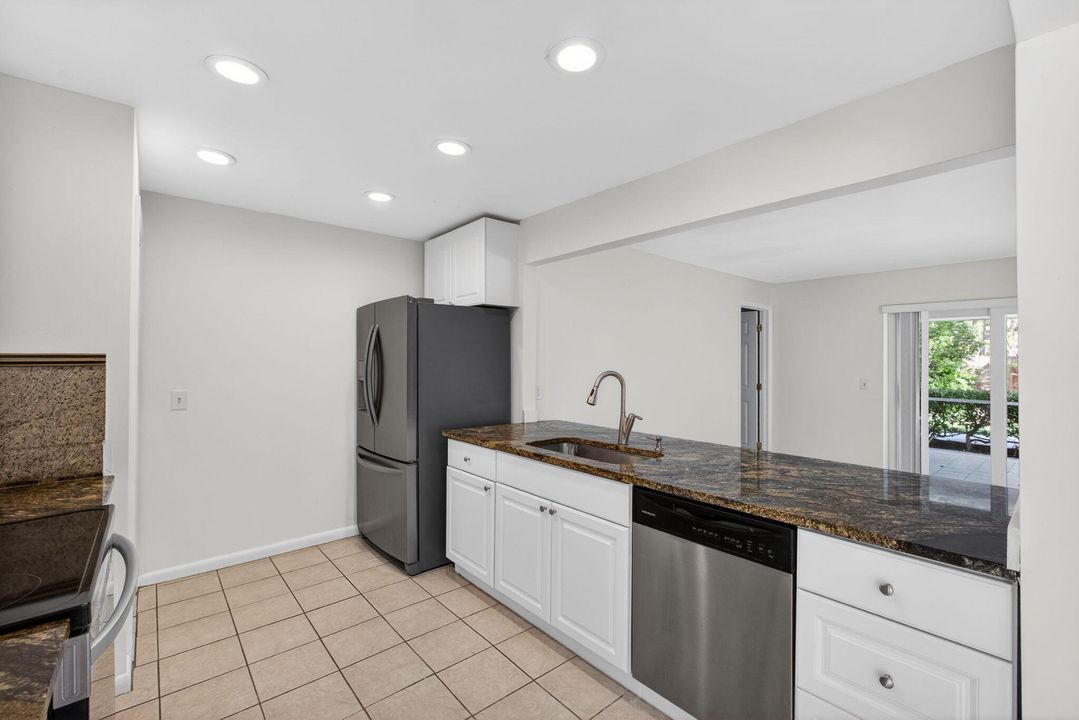 В аренду: $5,500 (4 спален, 2 ванн, 2041 Квадратных фут)