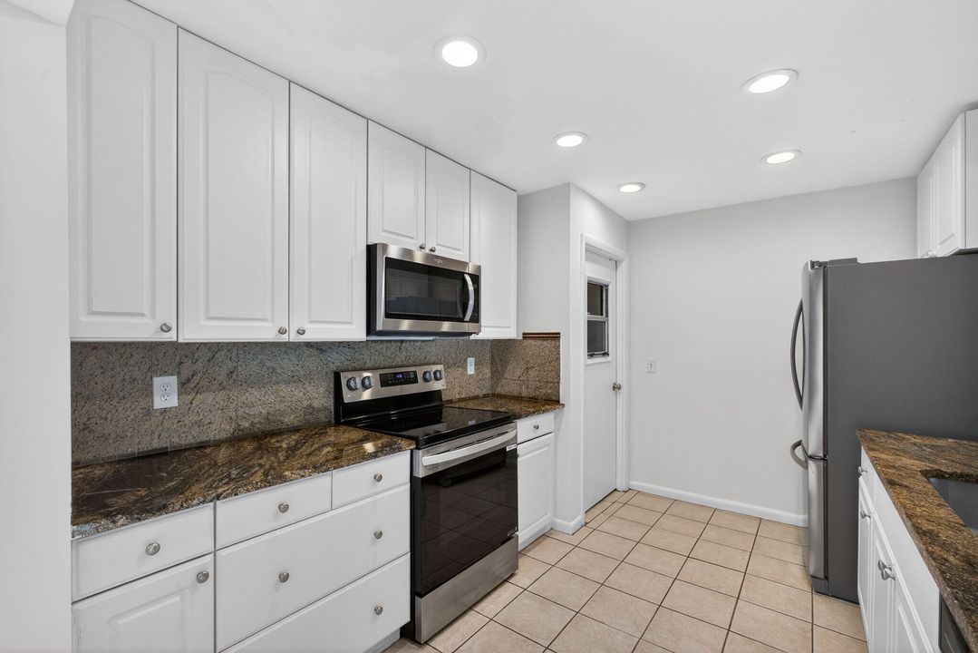 В аренду: $5,500 (4 спален, 2 ванн, 2041 Квадратных фут)