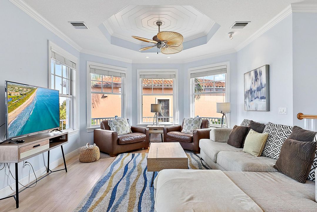 На продажу: $2,749,000 (3 спален, 3 ванн, 2773 Квадратных фут)