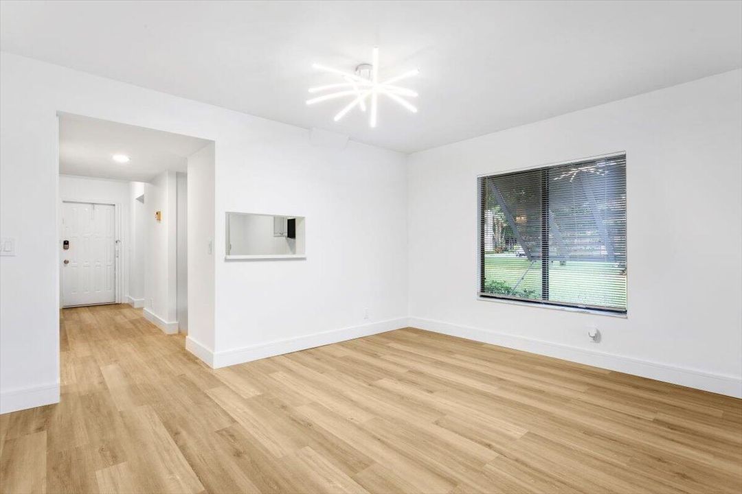 For Sale: $225,000 (2 beds, 2 baths, 1252 Square Feet)