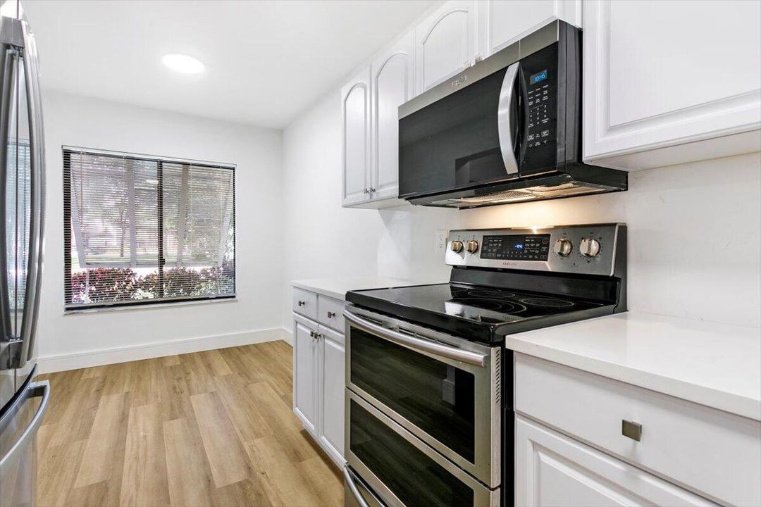 For Sale: $225,000 (2 beds, 2 baths, 1252 Square Feet)