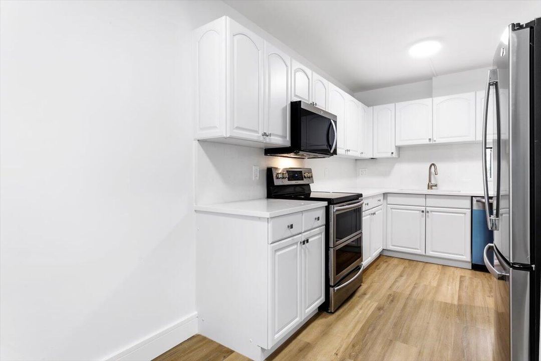 For Sale: $225,000 (2 beds, 2 baths, 1252 Square Feet)