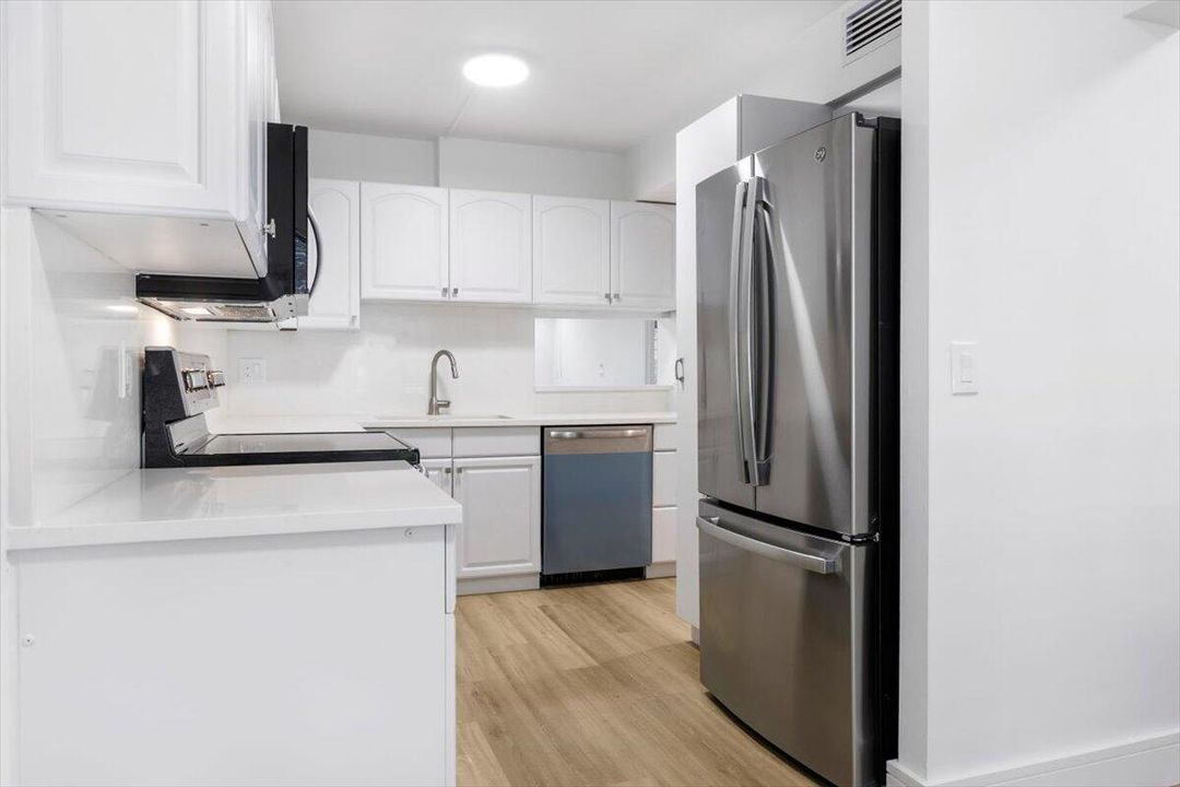 For Sale: $225,000 (2 beds, 2 baths, 1252 Square Feet)