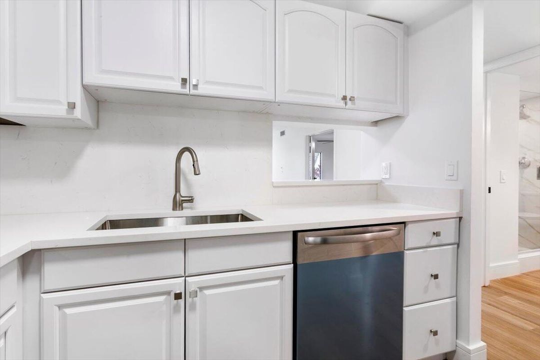 For Sale: $225,000 (2 beds, 2 baths, 1252 Square Feet)