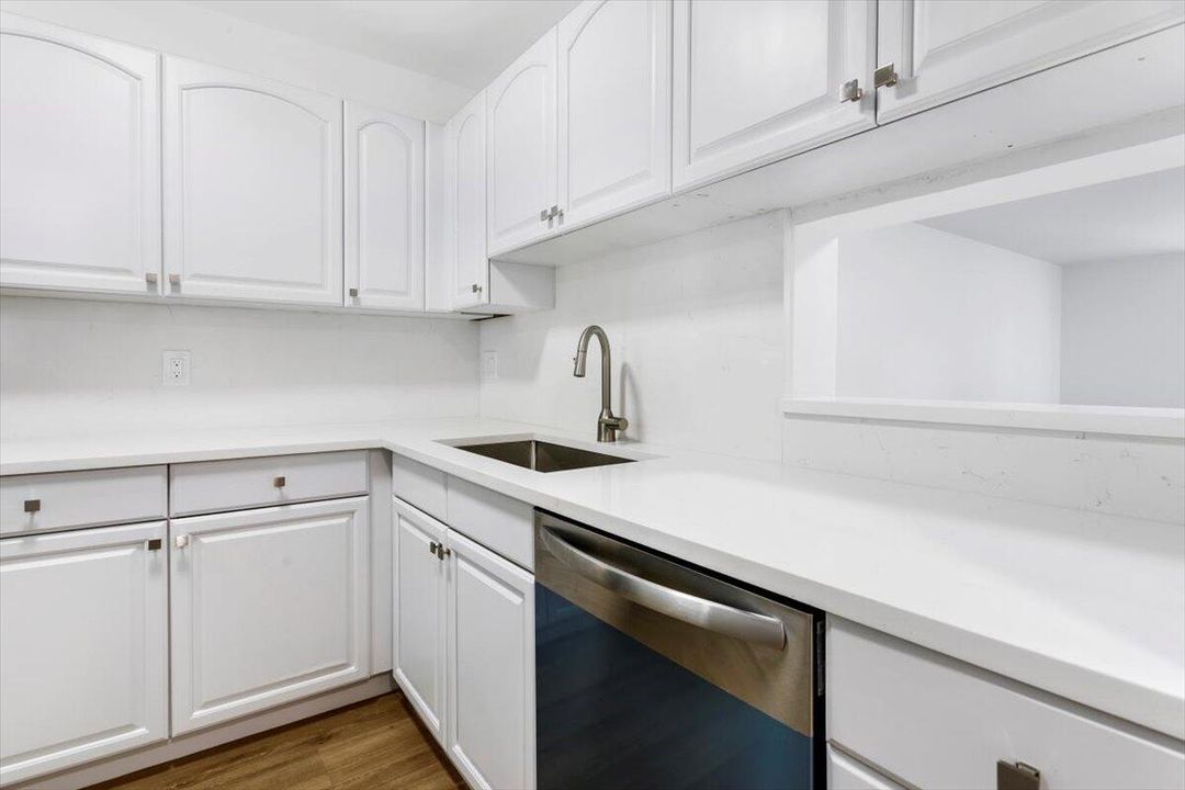 For Sale: $225,000 (2 beds, 2 baths, 1252 Square Feet)