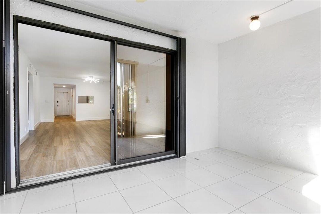 For Sale: $225,000 (2 beds, 2 baths, 1252 Square Feet)