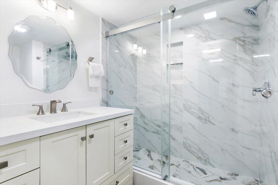 For Sale: $225,000 (2 beds, 2 baths, 1252 Square Feet)