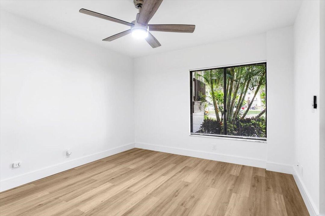 For Sale: $225,000 (2 beds, 2 baths, 1252 Square Feet)