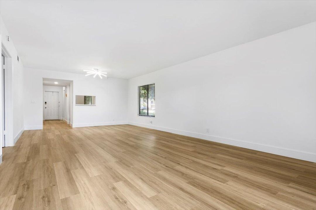 For Sale: $225,000 (2 beds, 2 baths, 1252 Square Feet)