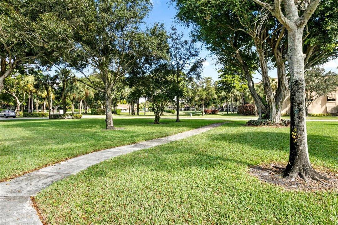 For Sale: $225,000 (2 beds, 2 baths, 1252 Square Feet)