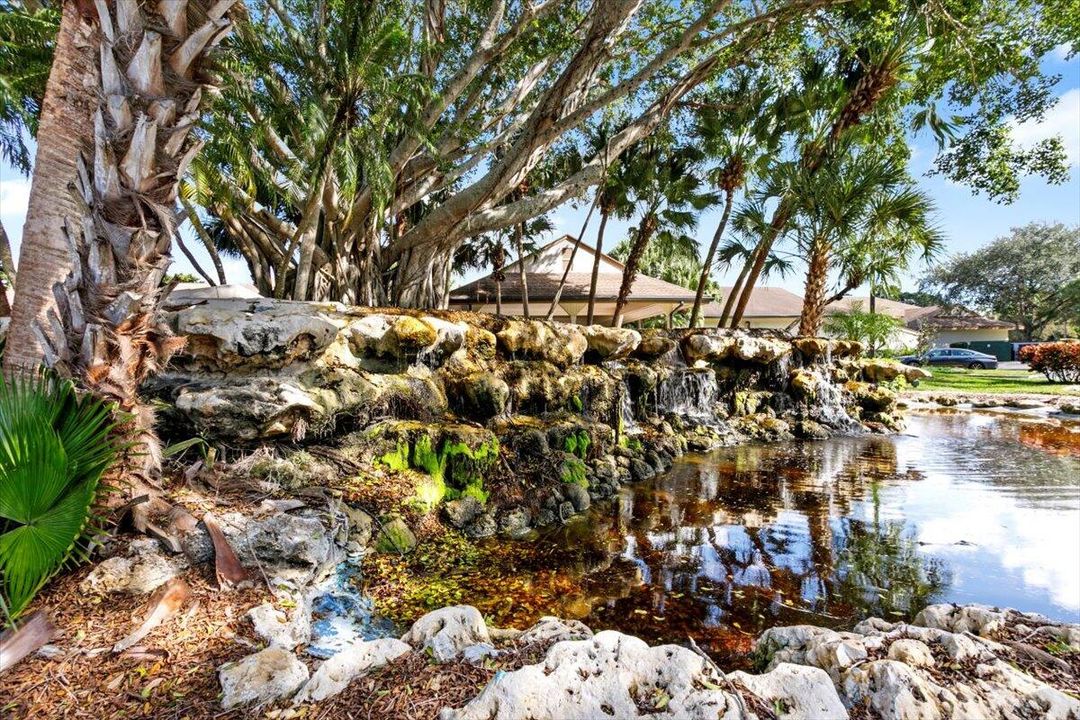 For Sale: $225,000 (2 beds, 2 baths, 1252 Square Feet)