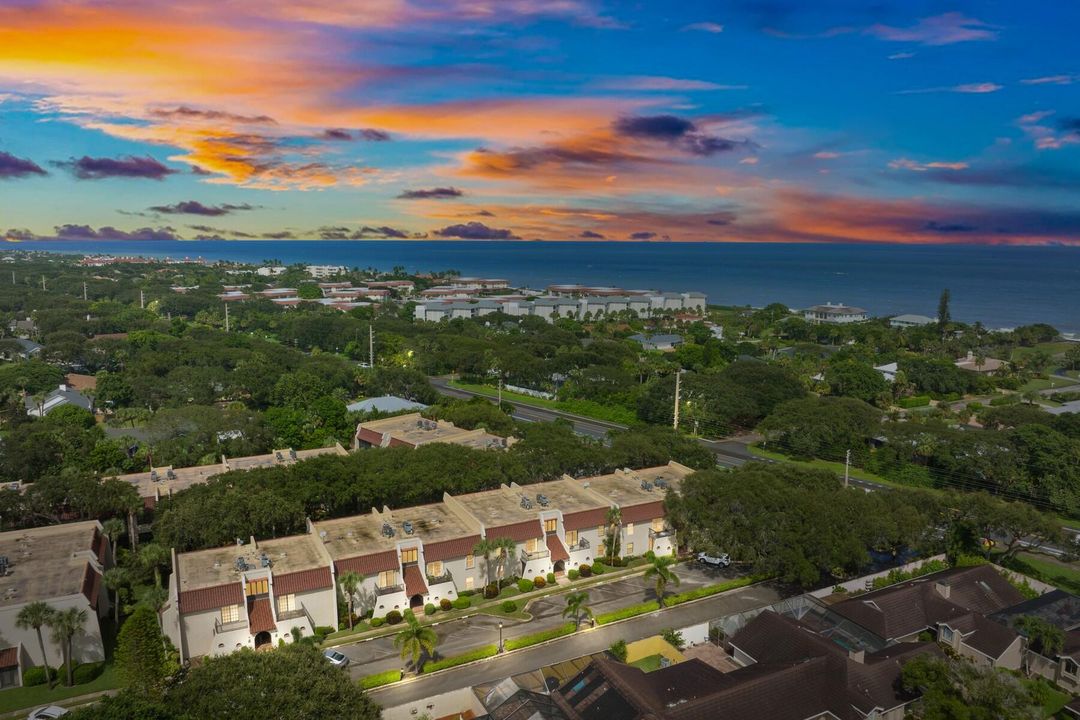 For Sale: $429,000 (2 beds, 2 baths, 1339 Square Feet)