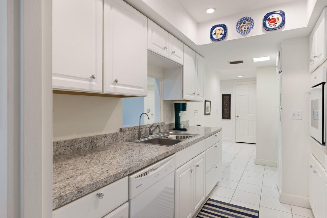 For Sale: $429,000 (2 beds, 2 baths, 1339 Square Feet)