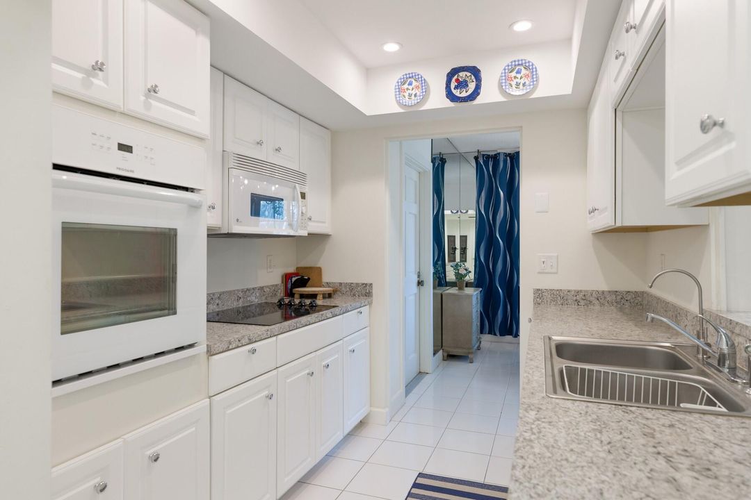 For Sale: $429,000 (2 beds, 2 baths, 1339 Square Feet)