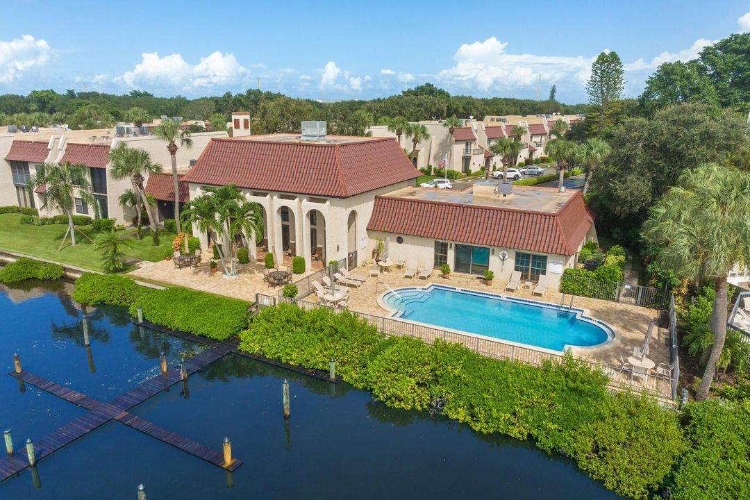 For Sale: $429,000 (2 beds, 2 baths, 1339 Square Feet)