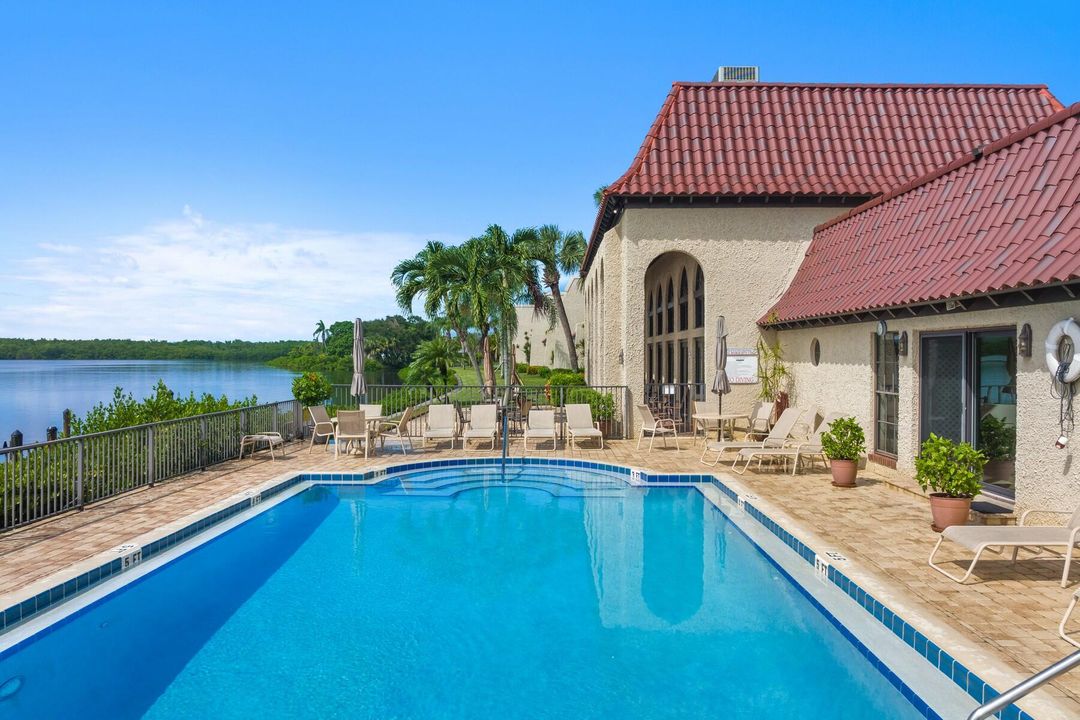 For Sale: $429,000 (2 beds, 2 baths, 1339 Square Feet)