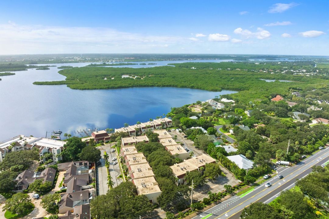 For Sale: $429,000 (2 beds, 2 baths, 1339 Square Feet)