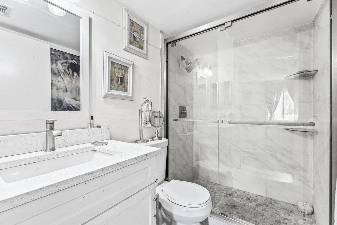 For Sale: $214,900 (2 beds, 2 baths, 1111 Square Feet)