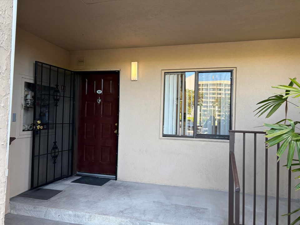 На продажу: $230,000 (2 спален, 2 ванн, 1222 Квадратных фут)