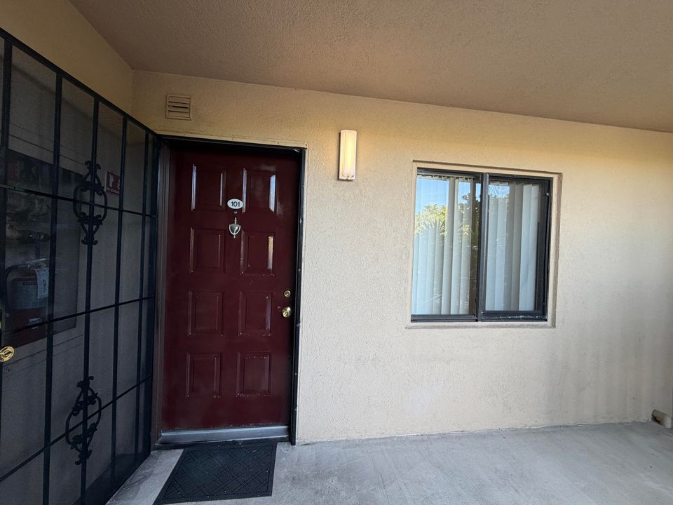 На продажу: $230,000 (2 спален, 2 ванн, 1222 Квадратных фут)