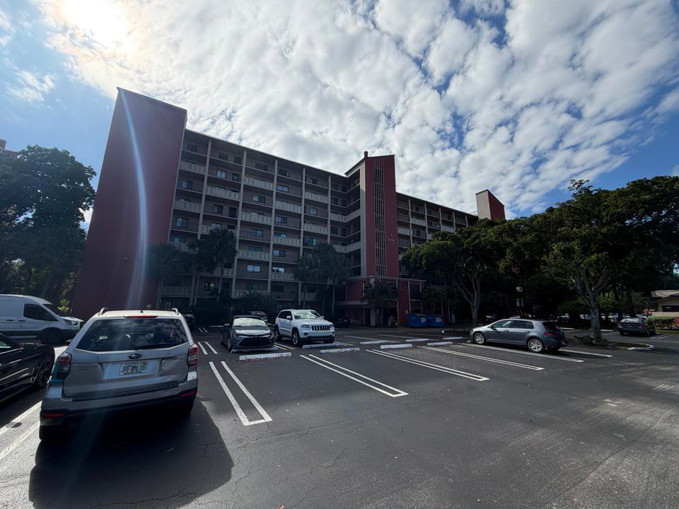 На продажу: $230,000 (2 спален, 2 ванн, 1222 Квадратных фут)