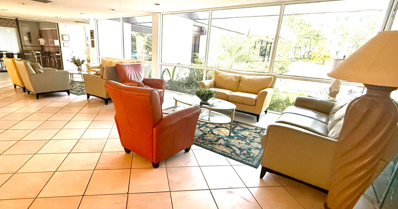 На продажу: $230,000 (2 спален, 2 ванн, 1222 Квадратных фут)