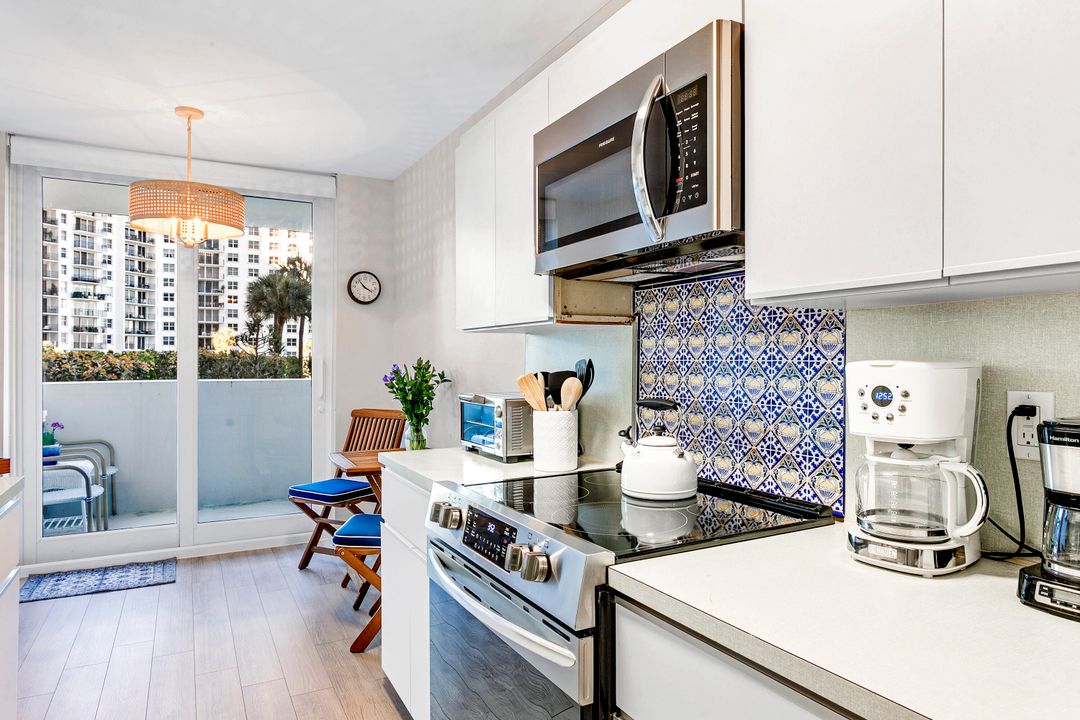 For Sale: $645,000 (2 beds, 2 baths, 1348 Square Feet)