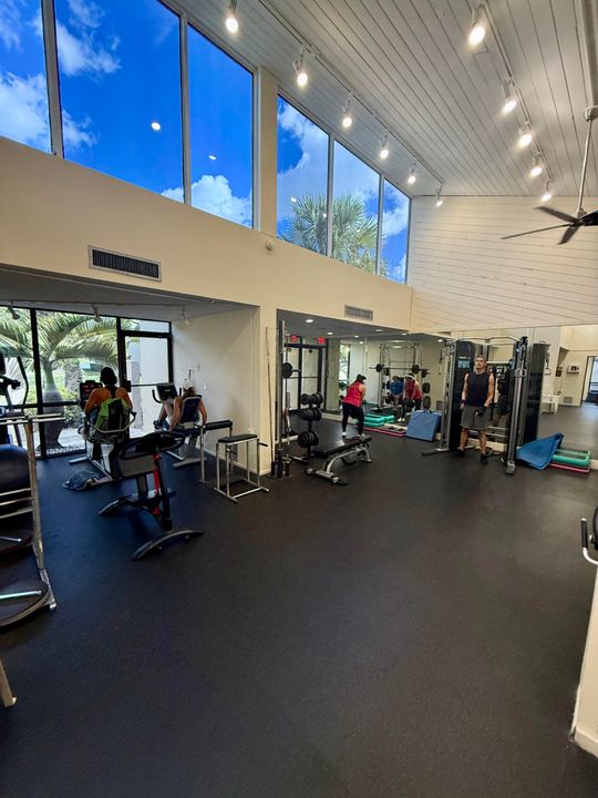 На продажу: $230,000 (2 спален, 2 ванн, 1222 Квадратных фут)