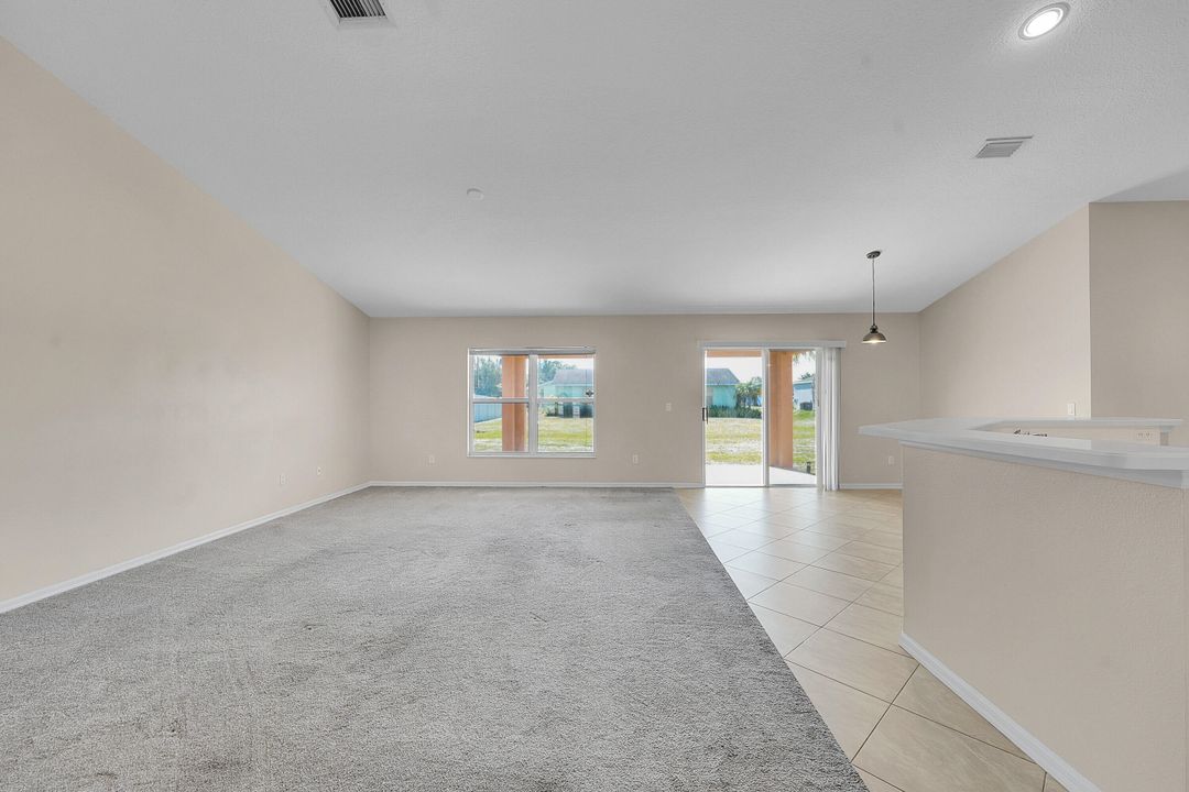 En Venta: $385,000 (3 camas, 2 baños, 1986 Pies cuadrados)