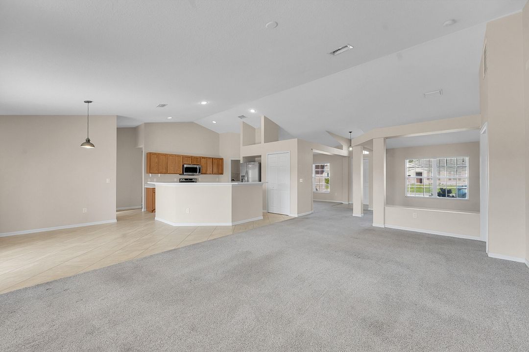 En Venta: $385,000 (3 camas, 2 baños, 1986 Pies cuadrados)