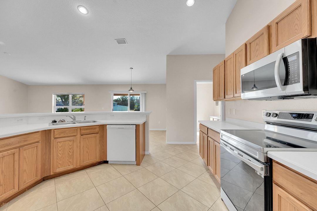 En Venta: $385,000 (3 camas, 2 baños, 1986 Pies cuadrados)