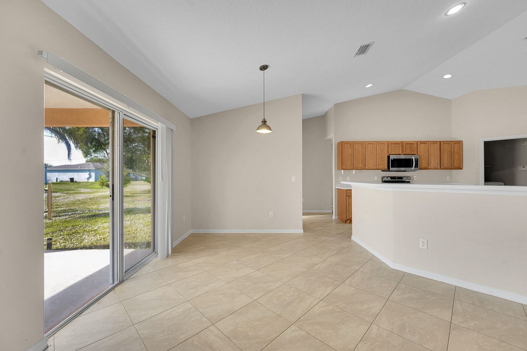 En Venta: $385,000 (3 camas, 2 baños, 1986 Pies cuadrados)