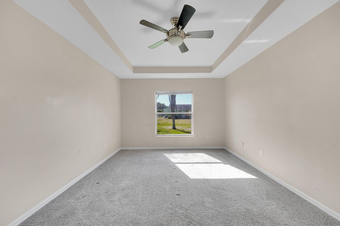 En Venta: $385,000 (3 camas, 2 baños, 1986 Pies cuadrados)