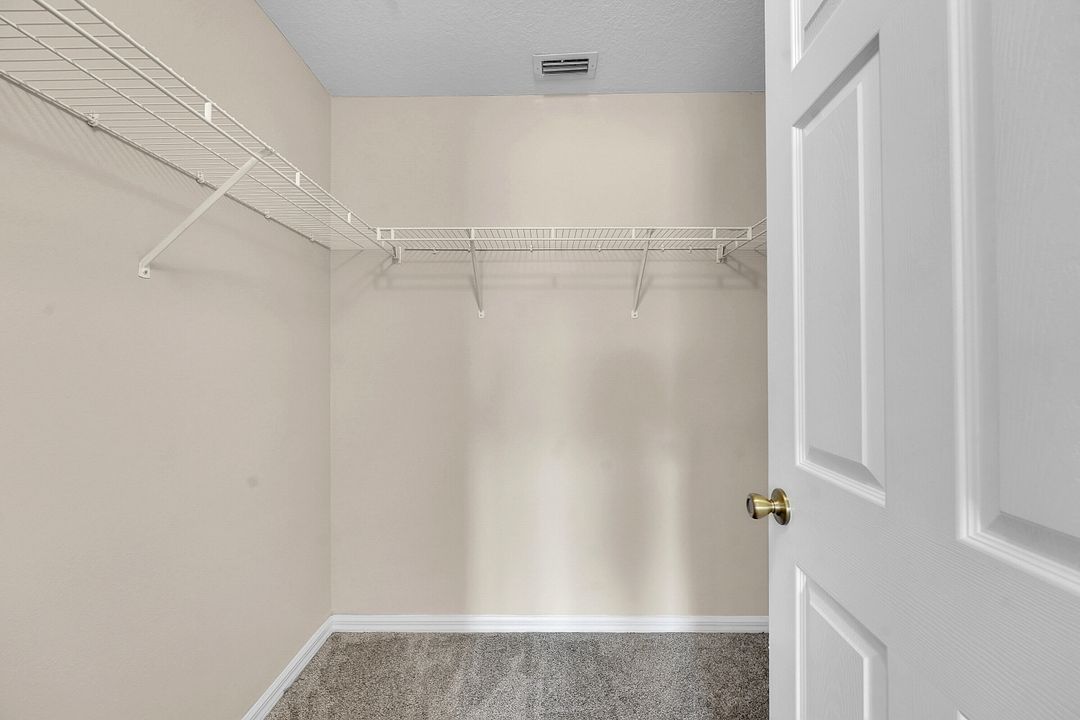 En Venta: $385,000 (3 camas, 2 baños, 1986 Pies cuadrados)