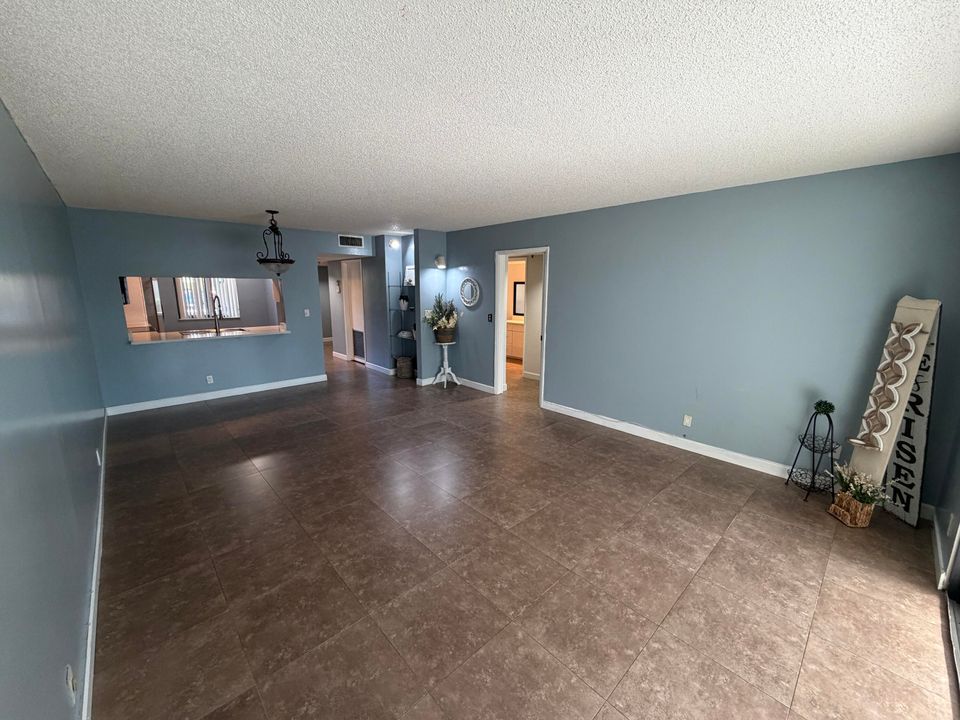 На продажу: $230,000 (2 спален, 2 ванн, 1222 Квадратных фут)