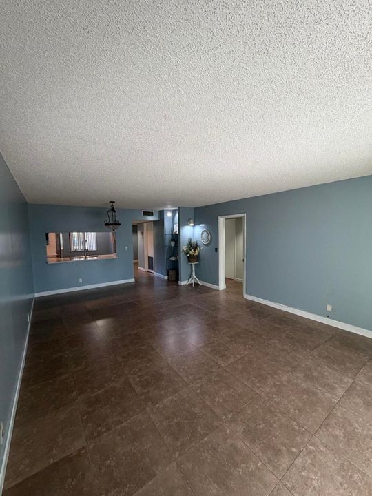 На продажу: $230,000 (2 спален, 2 ванн, 1222 Квадратных фут)