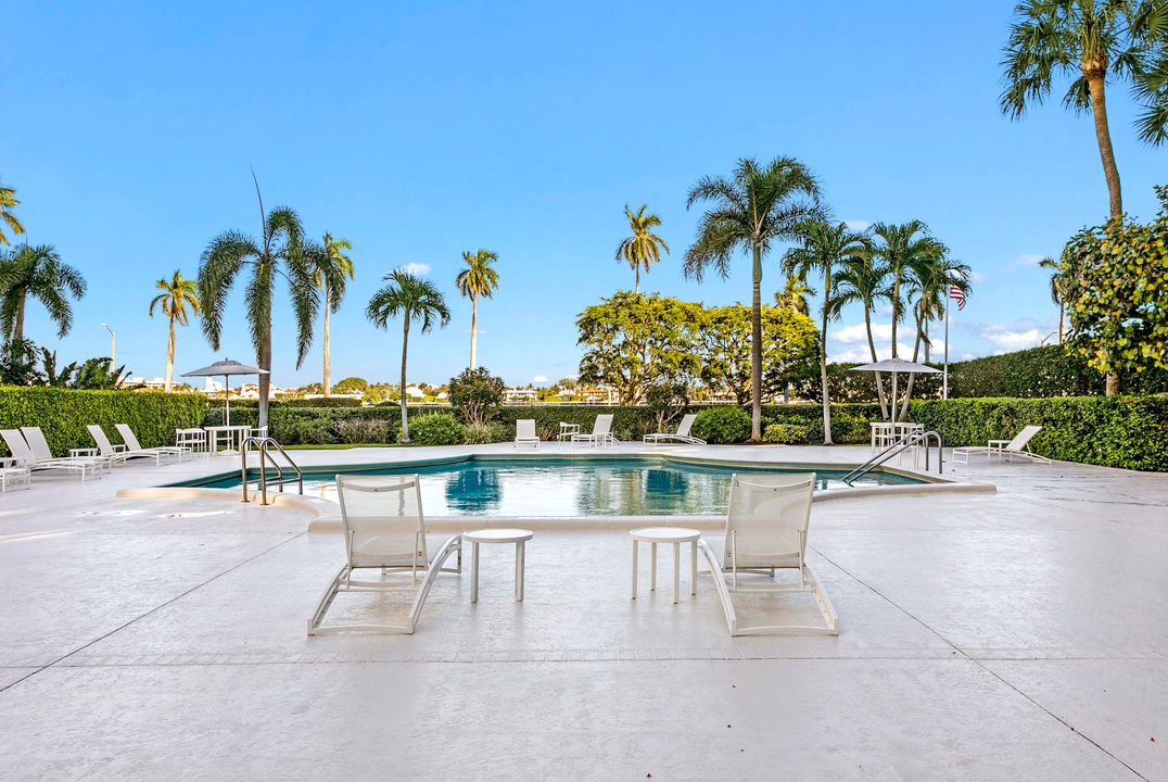 For Sale: $645,000 (2 beds, 2 baths, 1348 Square Feet)