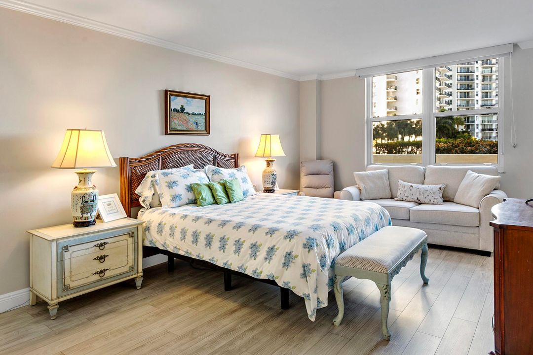 For Sale: $645,000 (2 beds, 2 baths, 1348 Square Feet)