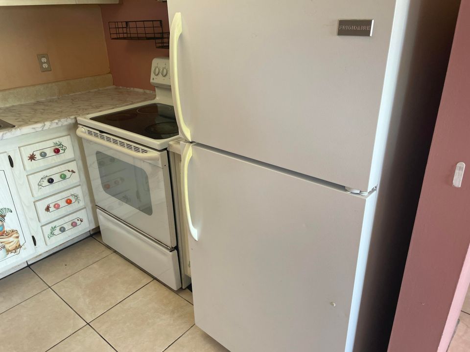 В аренду: $1,500 (2 спален, 1 ванн, 825 Квадратных фут)