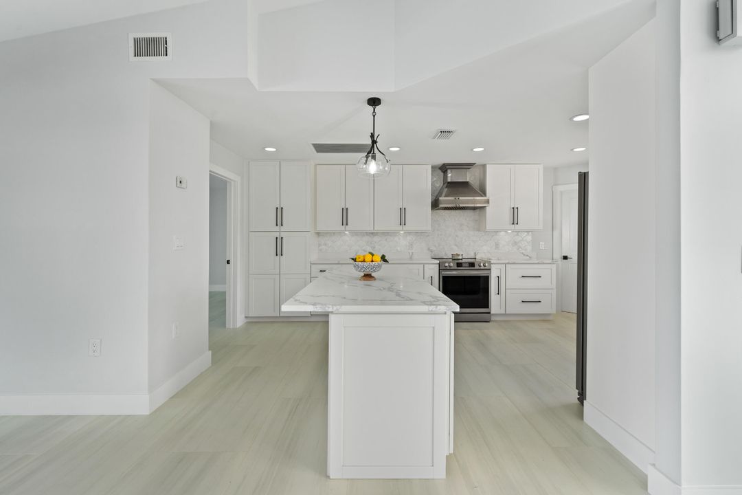 For Sale: $1,750,000 (4 beds, 3 baths, 2724 Square Feet)