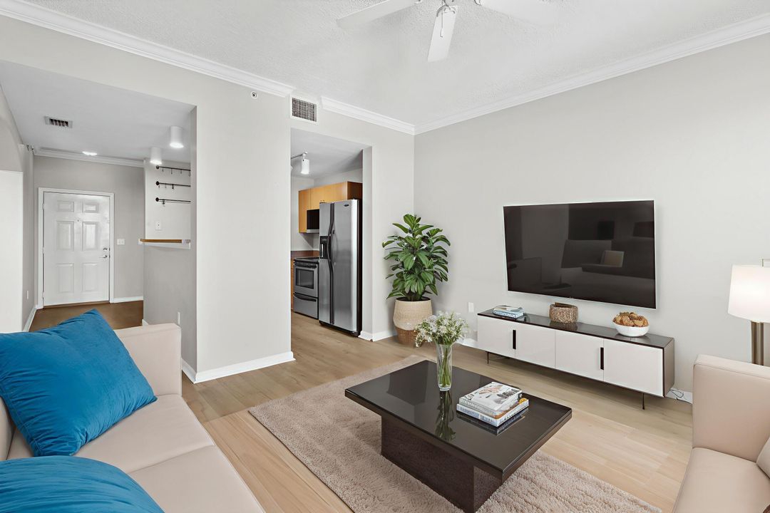 For Sale: $262,500 (1 beds, 1 baths, 760 Square Feet)