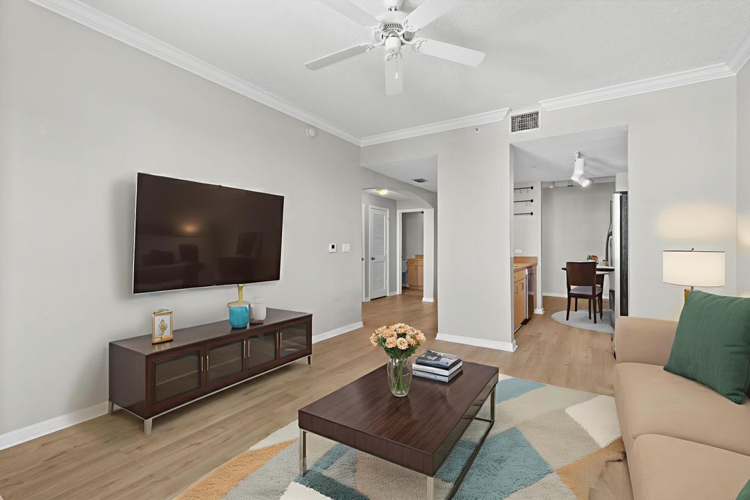 For Sale: $262,500 (1 beds, 1 baths, 760 Square Feet)