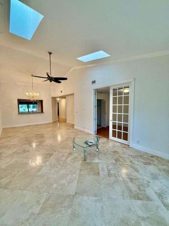 На продажу: $395,000 (3 спален, 2 ванн, 1572 Квадратных фут)