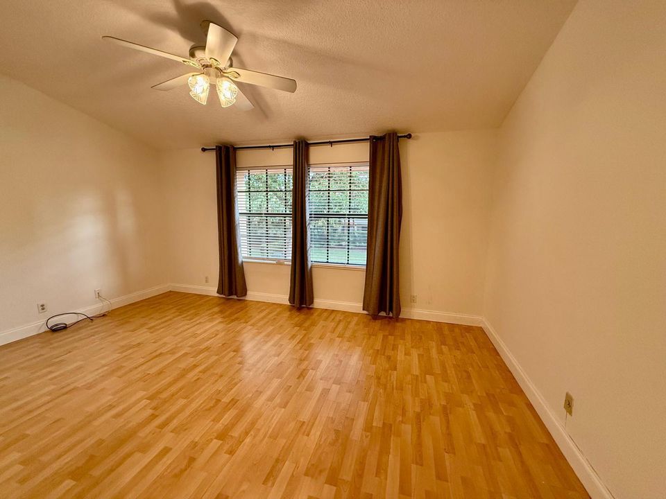 На продажу: $395,000 (3 спален, 2 ванн, 1572 Квадратных фут)