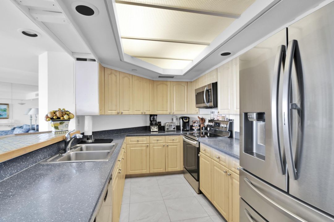 待售: $1,050,000 (2 贝兹, 2 浴室, 1630 平方英尺)