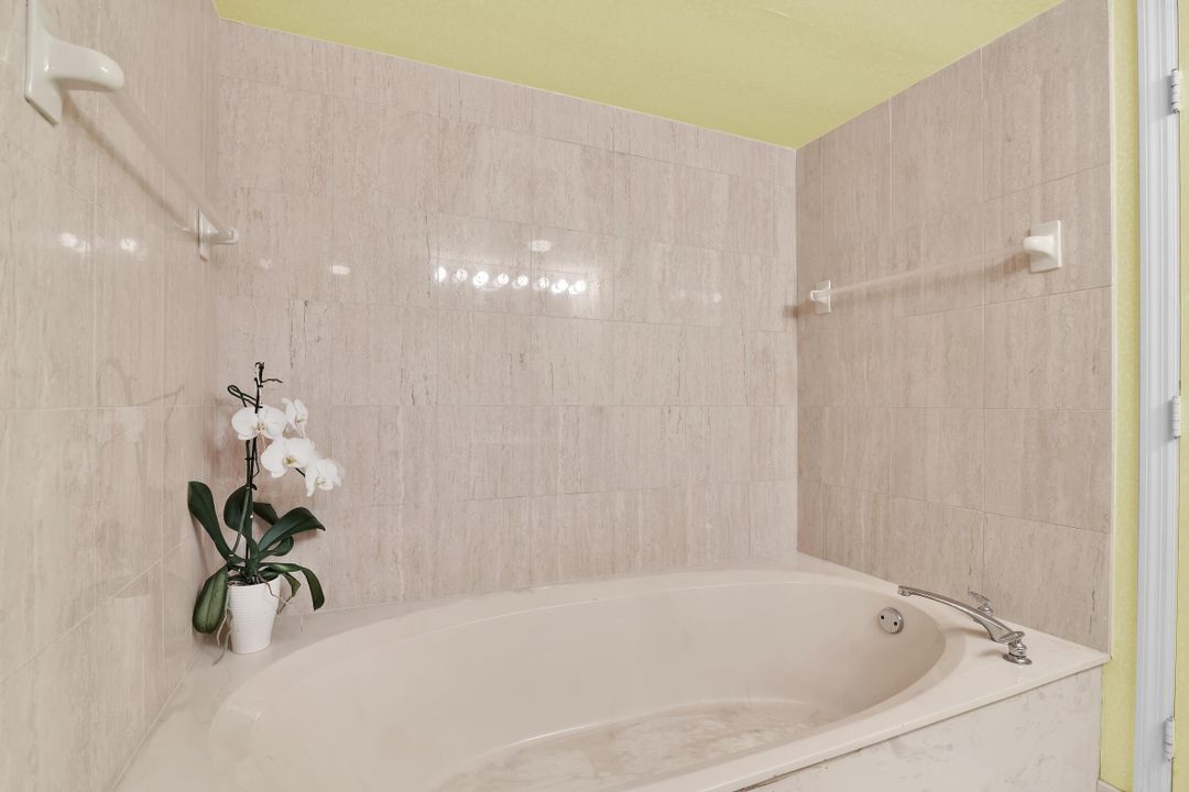 待售: $1,050,000 (2 贝兹, 2 浴室, 1630 平方英尺)