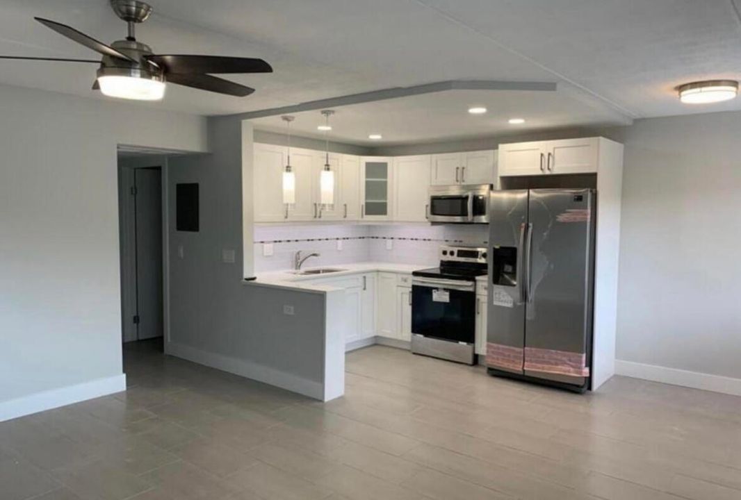 For Rent: $1,900 (2 beds, 1 baths, 865 Square Feet)